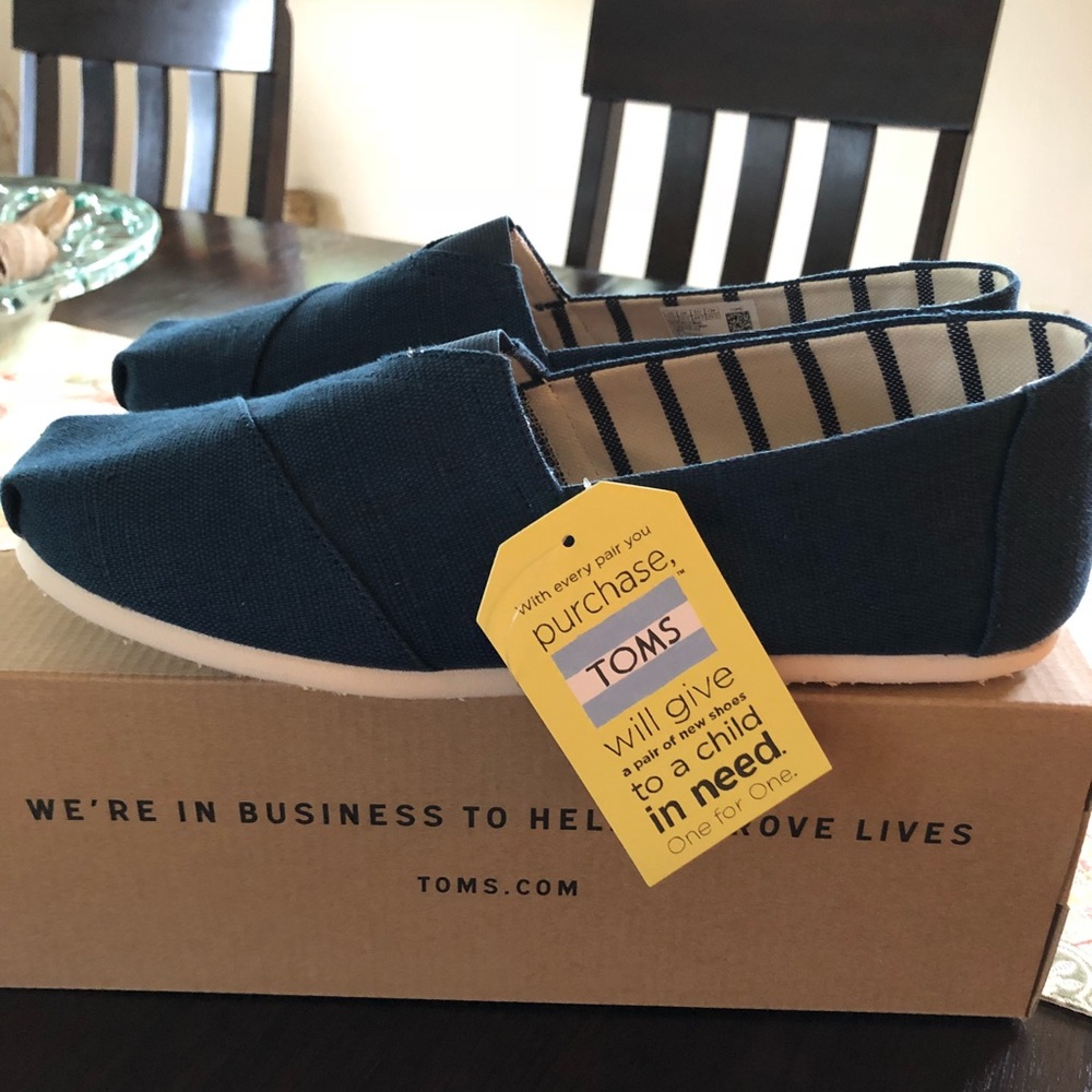 Men’s TOMS Navy Majolica Canvas 11.5, NIB!!